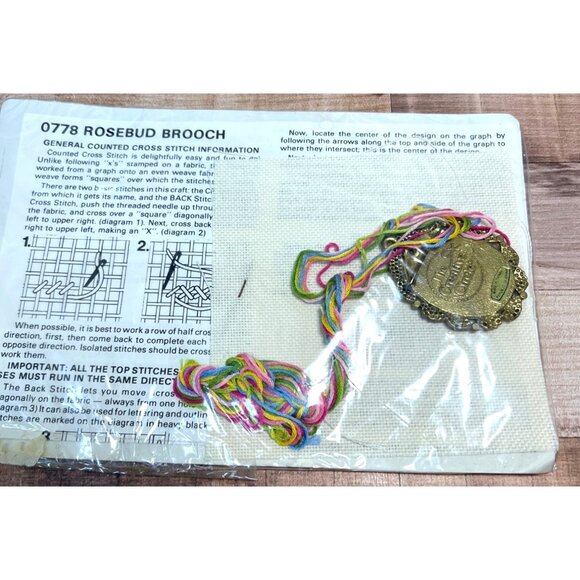 The Creative Circle Cross Stitch Kit 0778 Rosebud Brooch 100% Cotton Embroidery - Picture 4 of 4